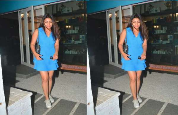 Shriya Saran spotted in bandra
