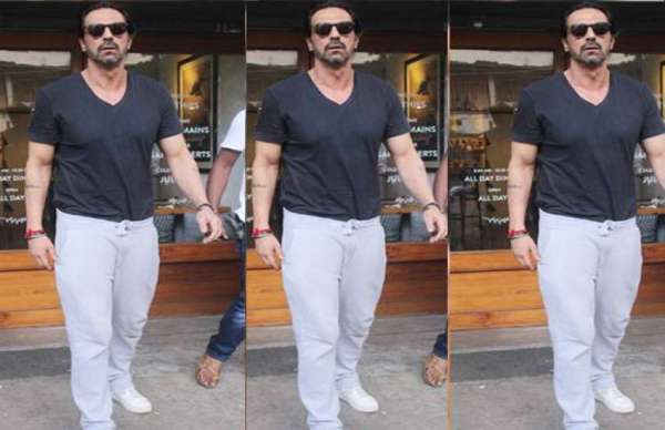 arjun rampal spotted with rumoured girlfriend gabriella