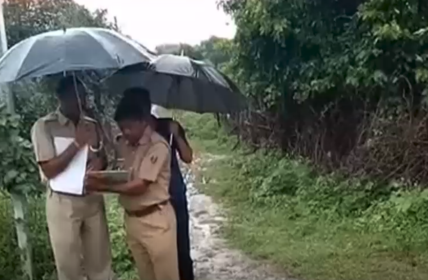 खंडहर मकान में युवक का मिला शव, शिनाख्त करने में जुटी पुलिस