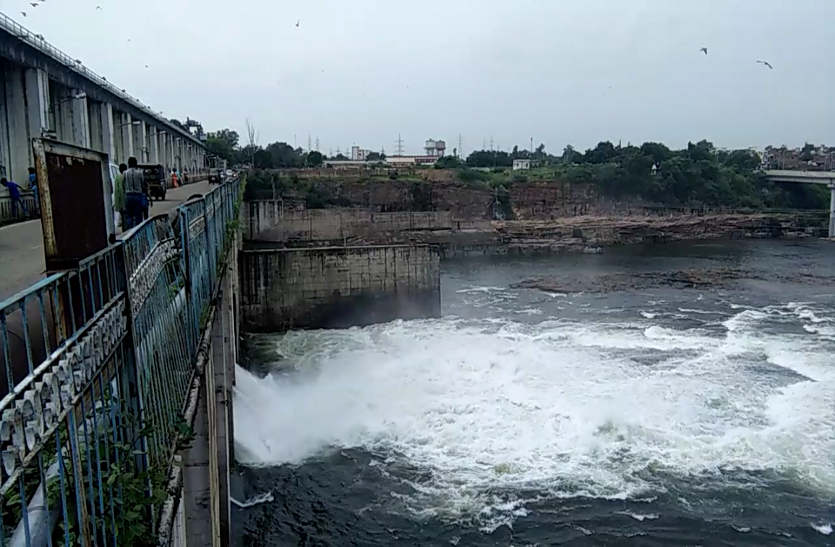 rain in rajsthan Five gates of Kota barrage opened