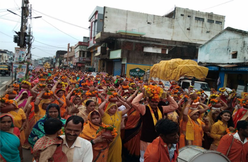 Gorgeous Shobhayatra, taken with flags, hundreds of devotees included