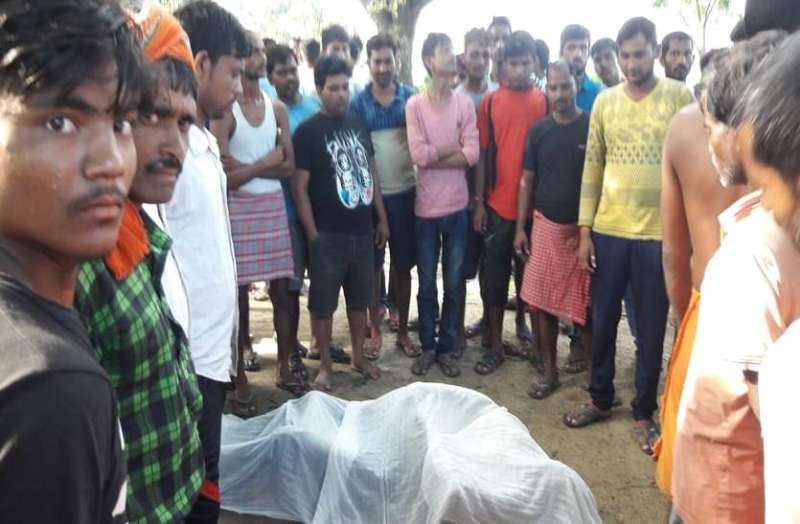 नशे की हालत में तालाब में गिरा युवक, जलकुम्भी में फंसकर मौत