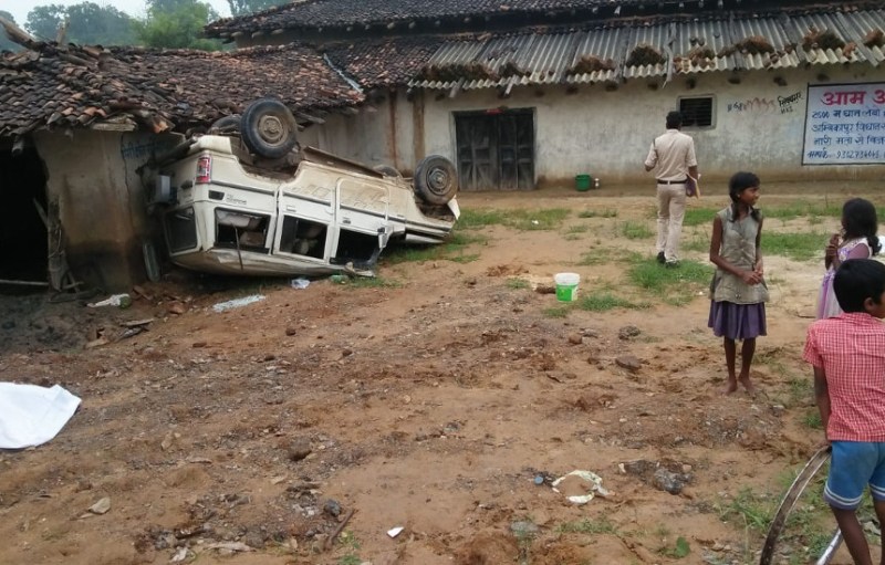 Tyre burst then bolero overturned 5 times, 2 painful death, 8 serious