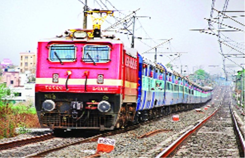 Train passenger bag extract one lakh from ATM stolen