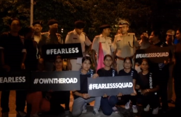 आधी रात को दिल्ली की सड़कों पर लड़कियों ने लगाई दौड़, वजह जानकर चौंक जाएंगे आप