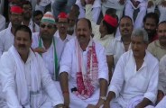 Congress and samajwadi party protest
