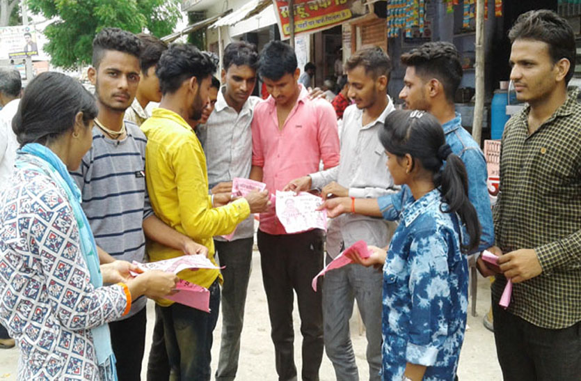 voting-for-student-wins-today-in-malpura-1