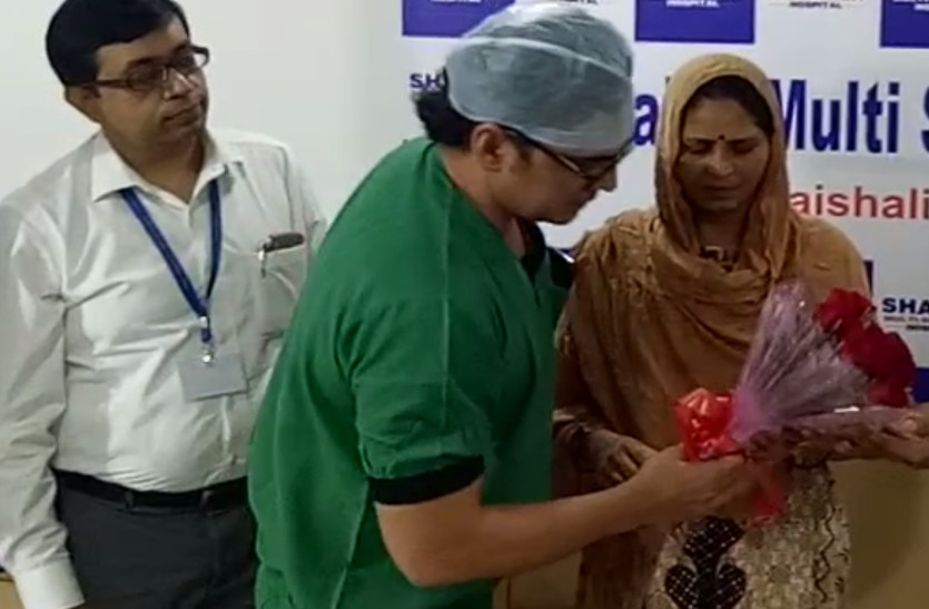 doctors get success in surgery of woman whose heart was in right side