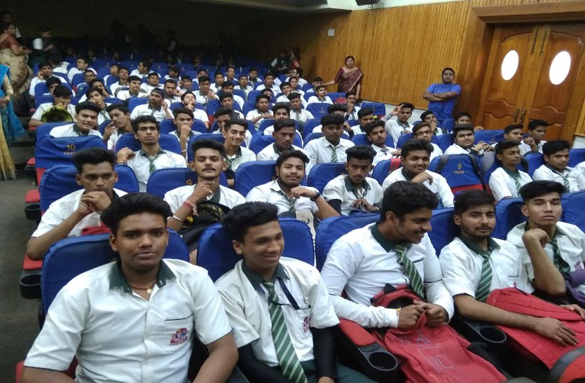 एसएनजी विद्याभवन में पत्रिका पैरेंटिंग टुडे की एक झलक, देखें वीडियो