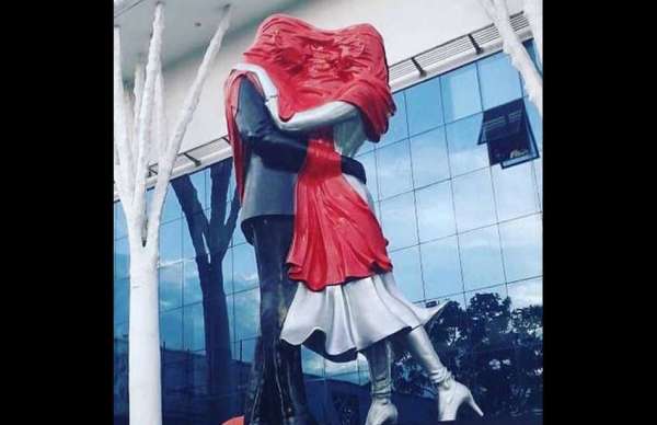 kasauti zindagi ki 2 ekta kapoor anurag and prerna big statue
