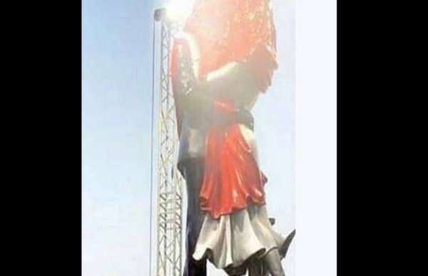 kasauti zindagi ki 2 ekta kapoor anurag and prerna big statue