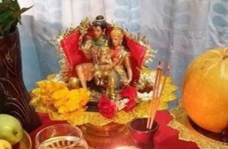 पति की दीर्घायु के लिए महिलाएं बुधवार को रखेंगी निर्जला व्रत, ये होंगे शुभ मुहूर्त