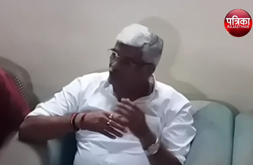 एससी-एसटी एक्ट मामले में खींचतान के मुद्दे पर देखिए क्या कहना है केन्द्रीय मंत्री गजेन्द्र सिंह शेखावत का..