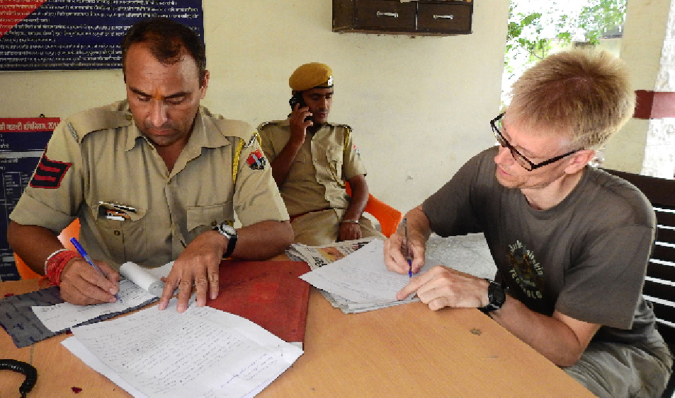विदेशी पर्यटक नहीं देख पाया चित्रशाला, लौटा निराश