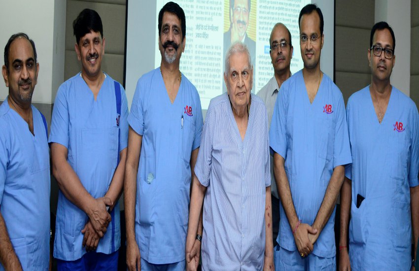 knee Replacement of 92 year old patient