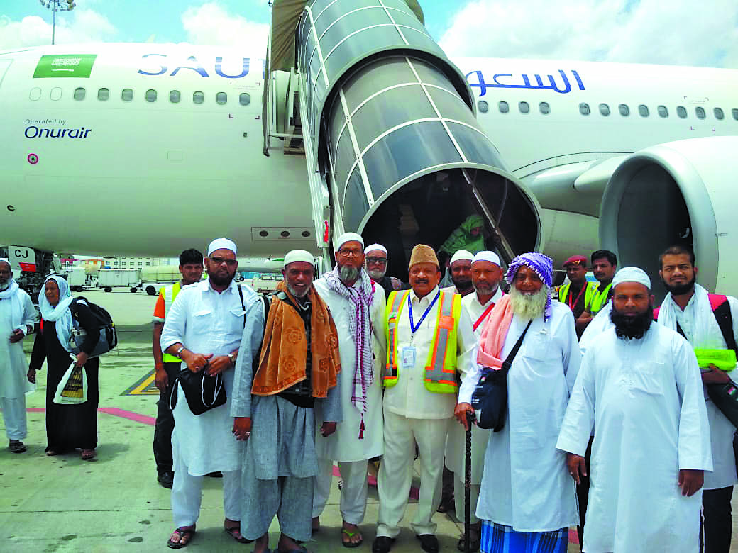 welcome-to-travelers-returning-from-haj-pilgrimage-in-bangalore
