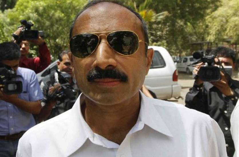 Sacked IPS Sanjiv Bhatt withdrew quashing plea