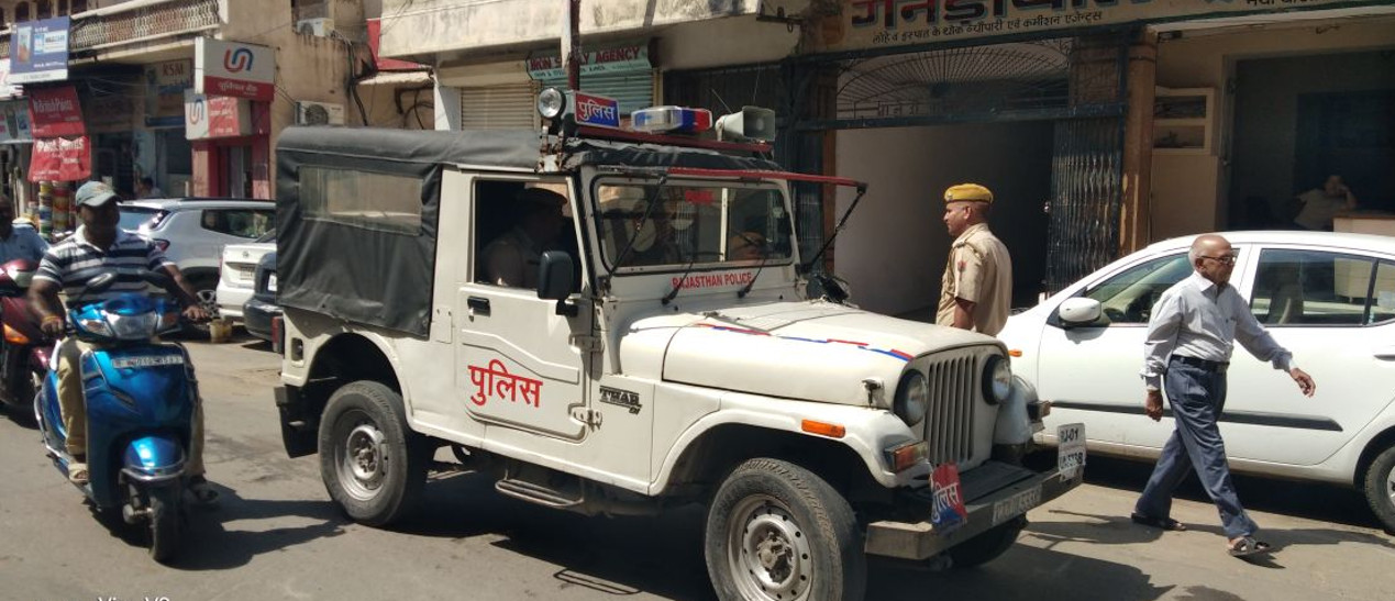 video : अजमेर में आयकर विभाग ने की छापेमार कार्रवाई , पांच बड़े कारोबारियों के प्रतिष्ठानों पर मारे छापे