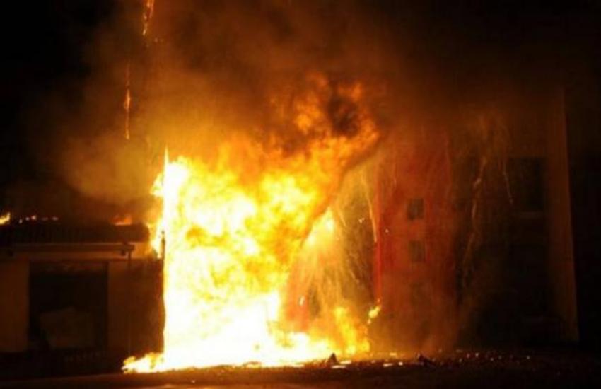 दिल्ली: ऑटो मोबाइल पार्ट्स के एक गोदाम में लगी भीषण आग, एक की मौत