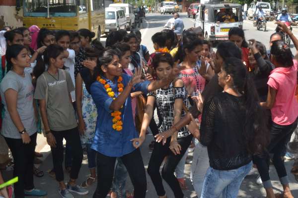 beautiful pics of girls dance after result