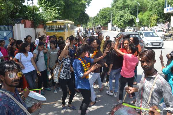 beautiful pics of girls dance after result