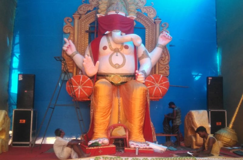 41 फीट ऊंचे पंडाल का बाहरी स्वरूप बांस से तैयार