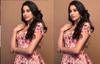 janhvi kapoor looks gorgeous in pink dress