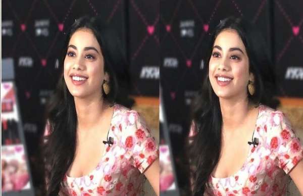 janhvi kapoor looks gorgeous in pink dress