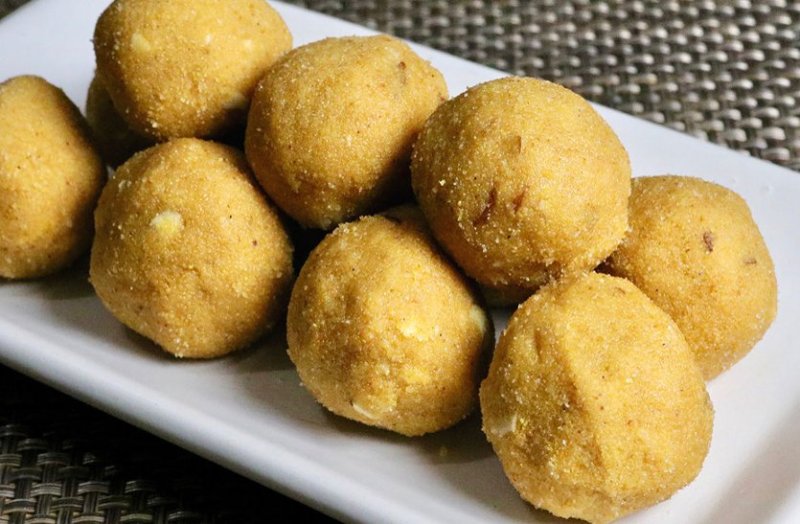 Moong dal laddu
