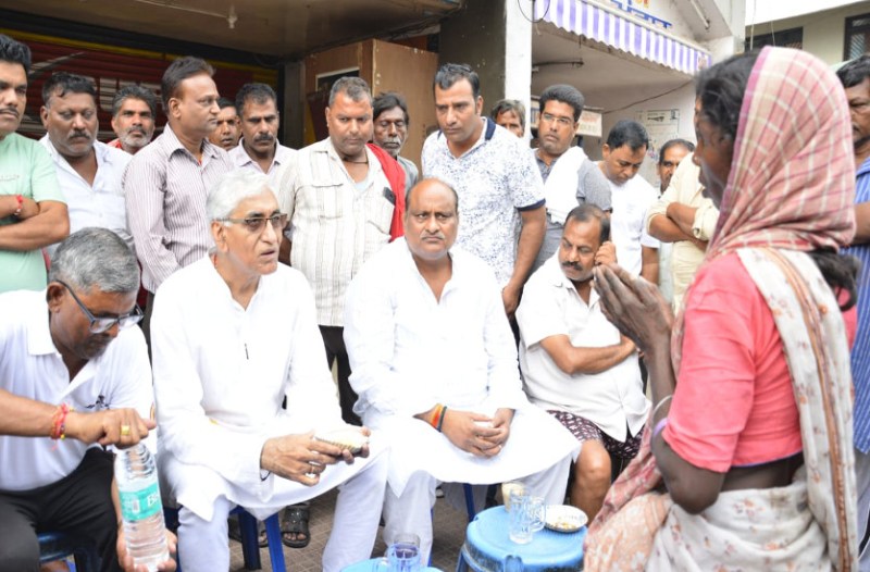 जिले की जनता से जनसंवाद कर रहे