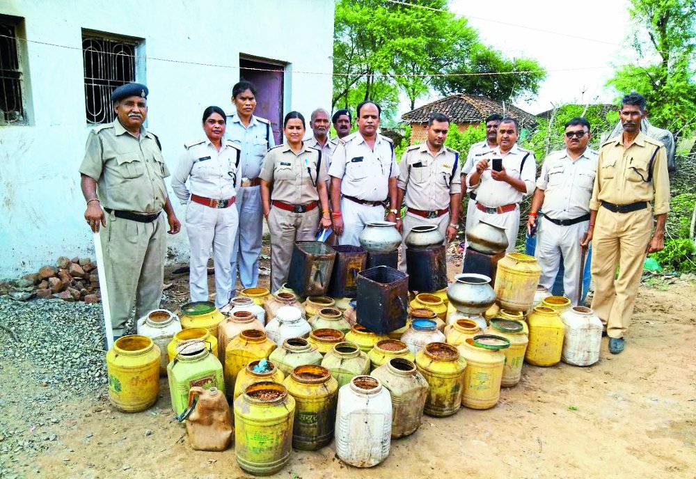 excise department action against illegal liquor in satna