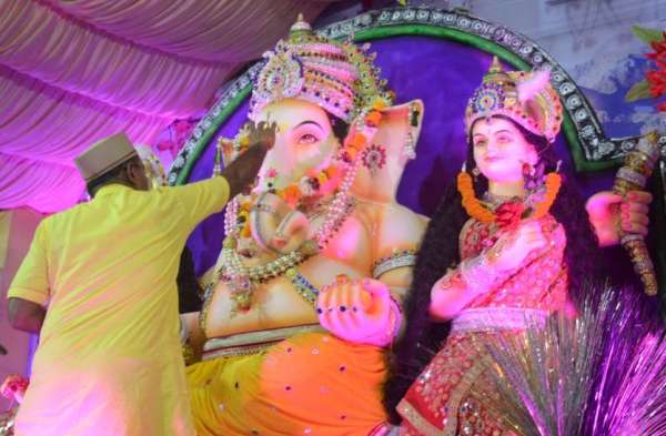 Photo Gallery -घर-घर विराजे लंबोदर, ढोल व तासे की धुन में विघ्नहर्ता का किया स्वागत