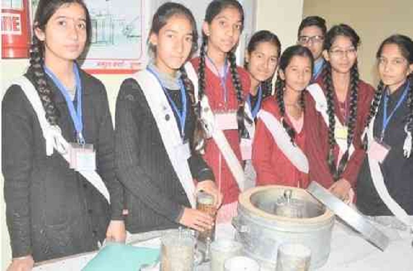 shimla students invented a cooker which will cook 6 items at a time