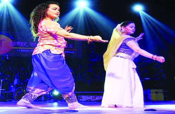 Photo Gallery : विभिन्न क्षेत्रों से पहुंचे कलाकारों ने दी एक से बढ़ कर एक प्रस्तुति, मोहा लोगों का मन