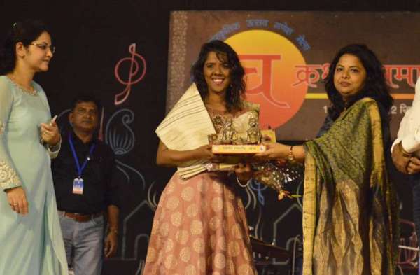 Photo Gallery : विभिन्न क्षेत्रों से पहुंचे कलाकारों ने दी एक से बढ़ कर एक प्रस्तुति, मोहा लोगों का मन