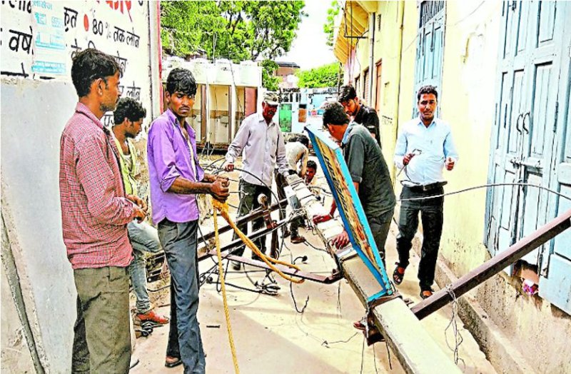 electric pole breaks