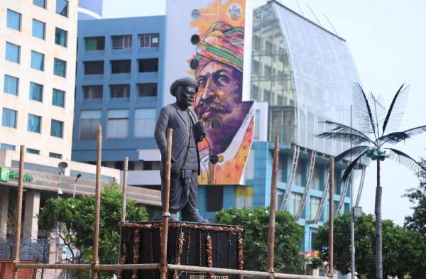 Forget the great men