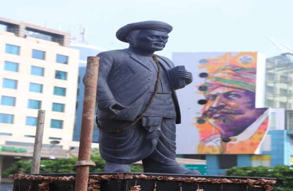 Forget the great men