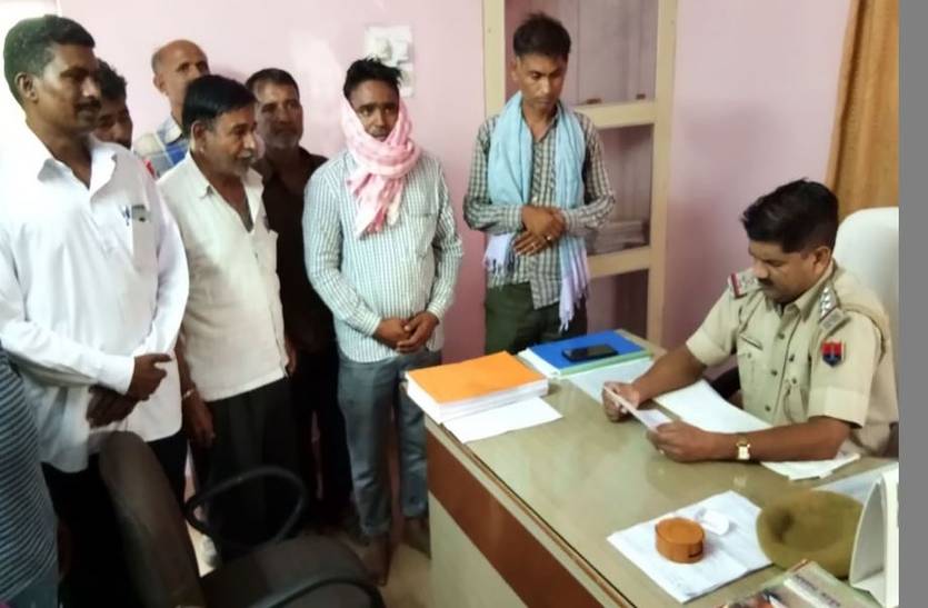 Finance company's representatives threatened, death