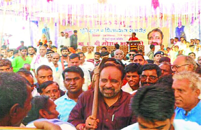 Pul Panchayat minister Gopal Bhargava worship on river