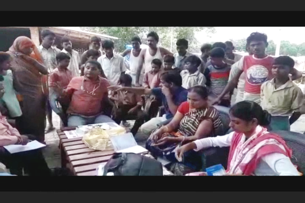 मौत का वायरस ग्रामीणों के लिए बना काल,स्वास्थ्य महकमा रट रहा वायरल बुखार का जाप- देखें वीडियो