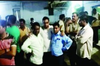 युवा कांग्रेस नेता की पत्नी की खुदकुशी का मामला, पोस्टमार्टम करने के पहले चार घंटे तक मृतका के परिजनों ने जमकर किया हंगामा