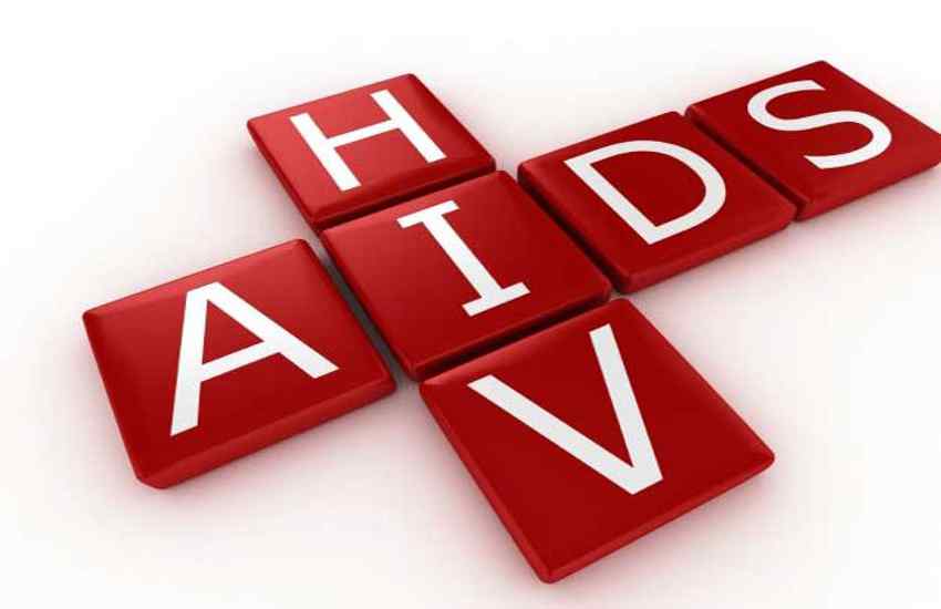 200 patients 215 deaths each year of HIV
