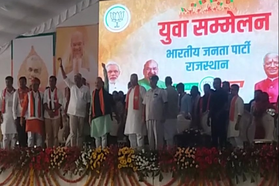 अमित शाह ने शक्ति केंद्र में कार्यकर्ताओं में जोश भरने के बाद युवाओं का बढ़ाया उत्साह