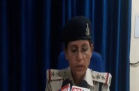 Video Gallery : प्रेमी ने प्रेमिका का बनाया अश्लील वीडियो, फिर कर दिया वायरल, तीन को जेल