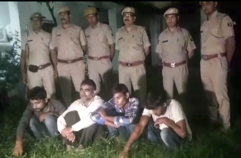 Robbery of clothes of 60 lakh 8 accused arrested