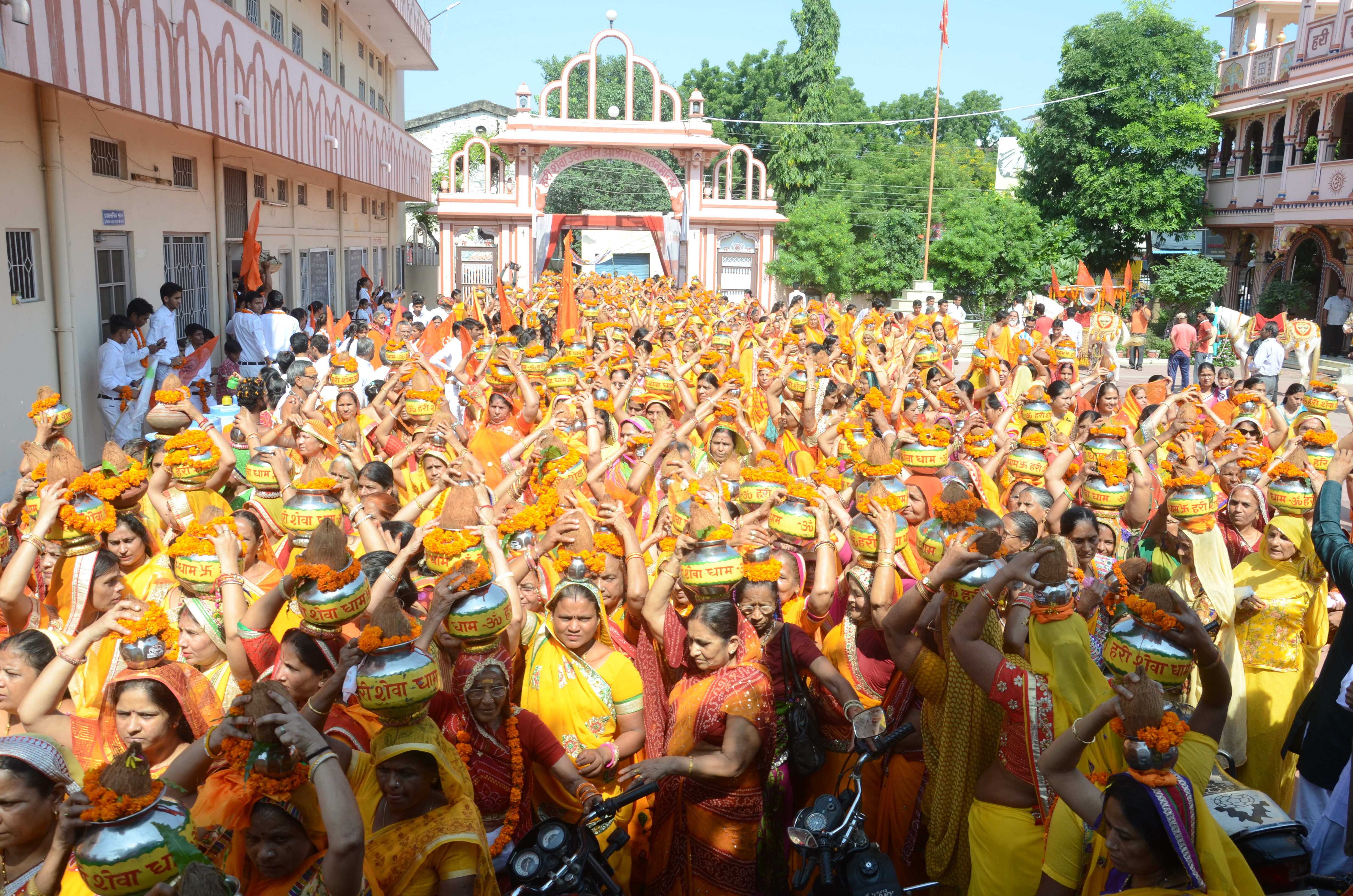 1051 women carrying pomegranate head in bhilwara