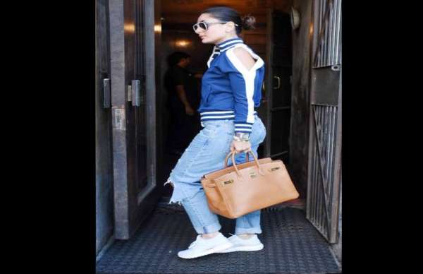 kareena kapoor karisma kapoor and amrita arora hang out together