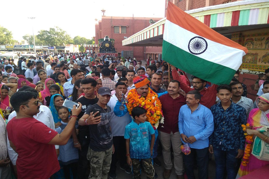 मलेशिया में रजत पदक जीतने वाले एएसआई मनोहरसिंह पहुंचे जोधपुर, स्वागत करने उमड़ा शहर