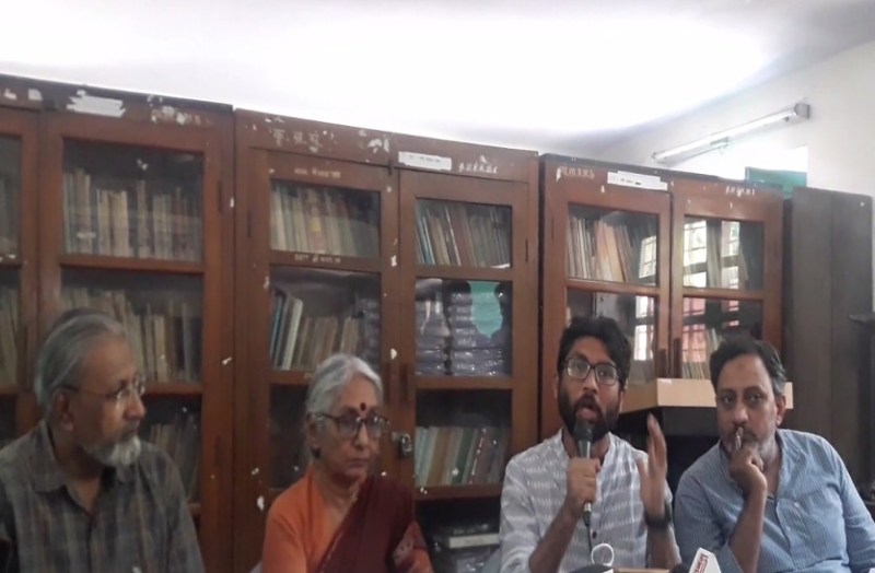 गुजरात विधायक जिग्नेश मेवानी ने साधा राजस्थान की सीएम पर निशाना, कहा, 'रानी महल में और सारे वोटर हवा में'